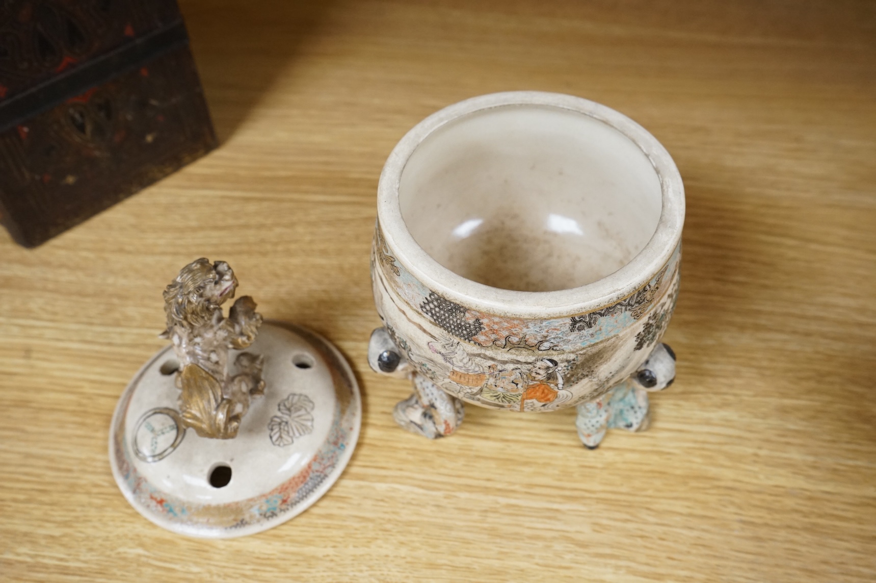 A Japanese Satsuma tripod koro and cover, Meiji period, 21cm